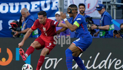 Mbappé regresa con máscara y gol para Francia que empata ante Polonia y pasa a octavos en la Eurocopa