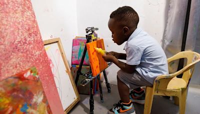 Récord mundial: un niño de Ghana es reconocido como el artista masculino más joven del mundo