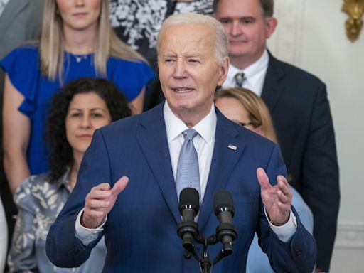 Un legislador republicano propone juicio político contra Biden por freno de armas a Israel