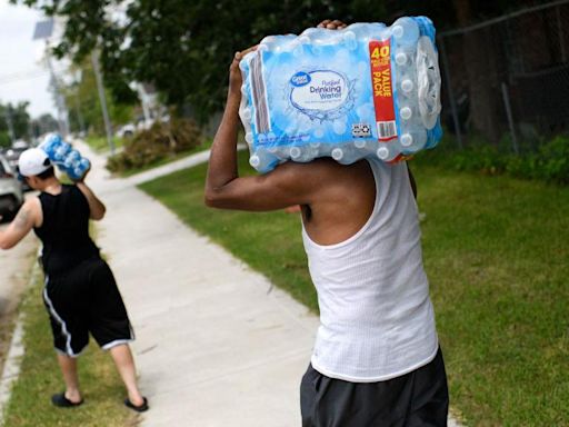 Texans face days-long deadly heat wave without power