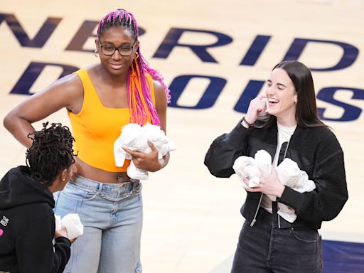 'Indiana is the new Hollywood:' Caitlin Clark draws a crowd. Fever teammates embrace it