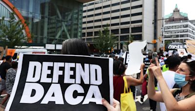 Beneficiarios de DACA denuncian demoras en la renovación de sus permisos de trabajo