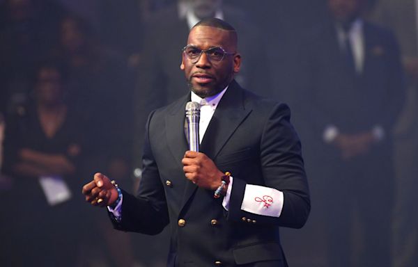 Pastor Jamal Bryant Asks Pastor Karri Turner For Her Hand In Marriage!