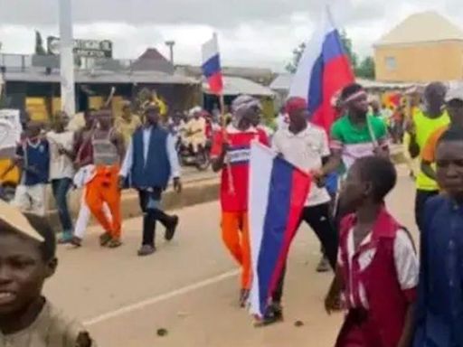 Nigerian protesters arrested for waving Russian flag