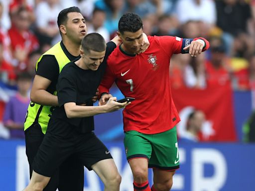 Roberto Martinez hits out at Cristiano Ronaldo security breaches