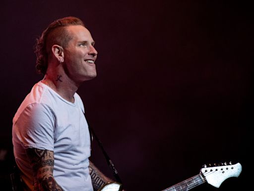 Corey Taylor defends 'irresponsible' Dave Grohl after fathering baby outside his marriage