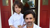 John Stamos, a sus casi 60 años, desafía el paso del tiempo con su hijo Billy, de cuatro