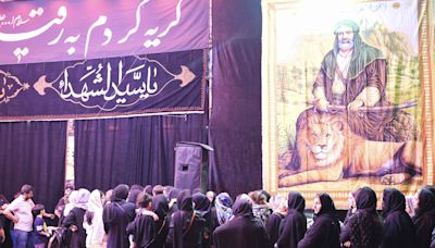 Irán se viste de luto para conmemorar la muerte de la figura más sagrada del islam chiíta