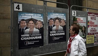 More than 210 candidates quit French runoff, aiming to block far right