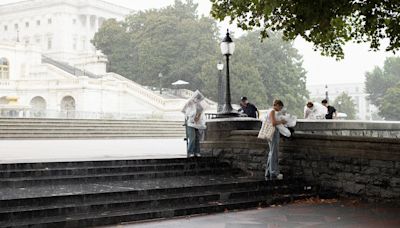 Tornado barrels toward the U.S. Capitol