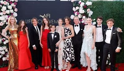 Las hijas de Nicole Kidman y Keith Urban debutan en la alfombra roja en el gran homenaje dedicado a su madre