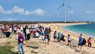 澎湖千人大淨灘 龍門黃金海岸再現潔淨