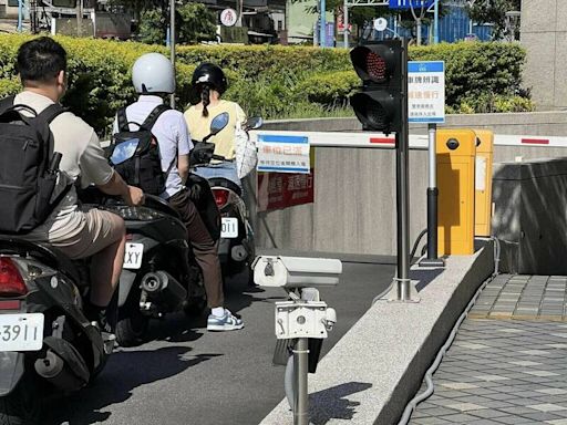 蘆洲捷運停車場 尖峰時段一位難求北捷回應了