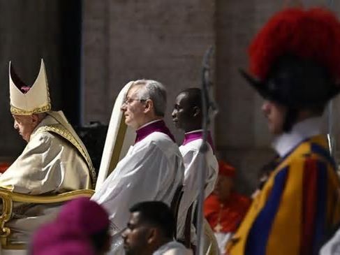 Vaticano, Francesco indice il Giubileo della Speranza: amnistia ai detenuti, sia abolita la pena di morte