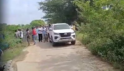 Caught On Camera: UP Villagers Thrash Revenue Officers In Farrukhabad Over Bulldozer Action