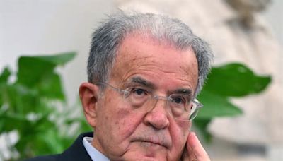 Archiginnasio d’oro a Romano Prodi: l’onorificenza più importante di Bologna spacca la città