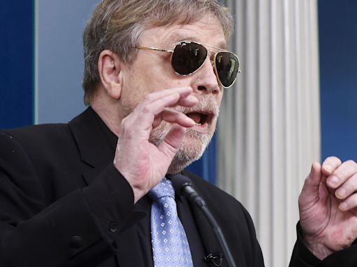 Mark Hamill se reúne en la Casa Blanca con Biden, a quien llama 'Joe-B-Wan Kenobi'