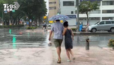 大雷雨一早轟炸高雄！小港機場一度關閉 4航班雷雨延誤