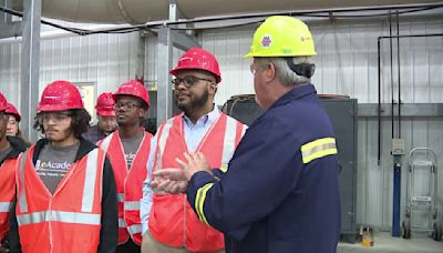 Lt. Gov. visits Wheatland Tube, talks about Wheatland/Hermitage merger