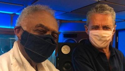 Chico Buarque aparece em fotos raras ao lado de Gilberto Gil: "Amizade"