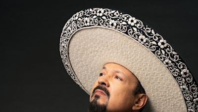 El cantante de música mexicana Pepe Aguilar publica su nuevo álbum 'Que llueva tequila'