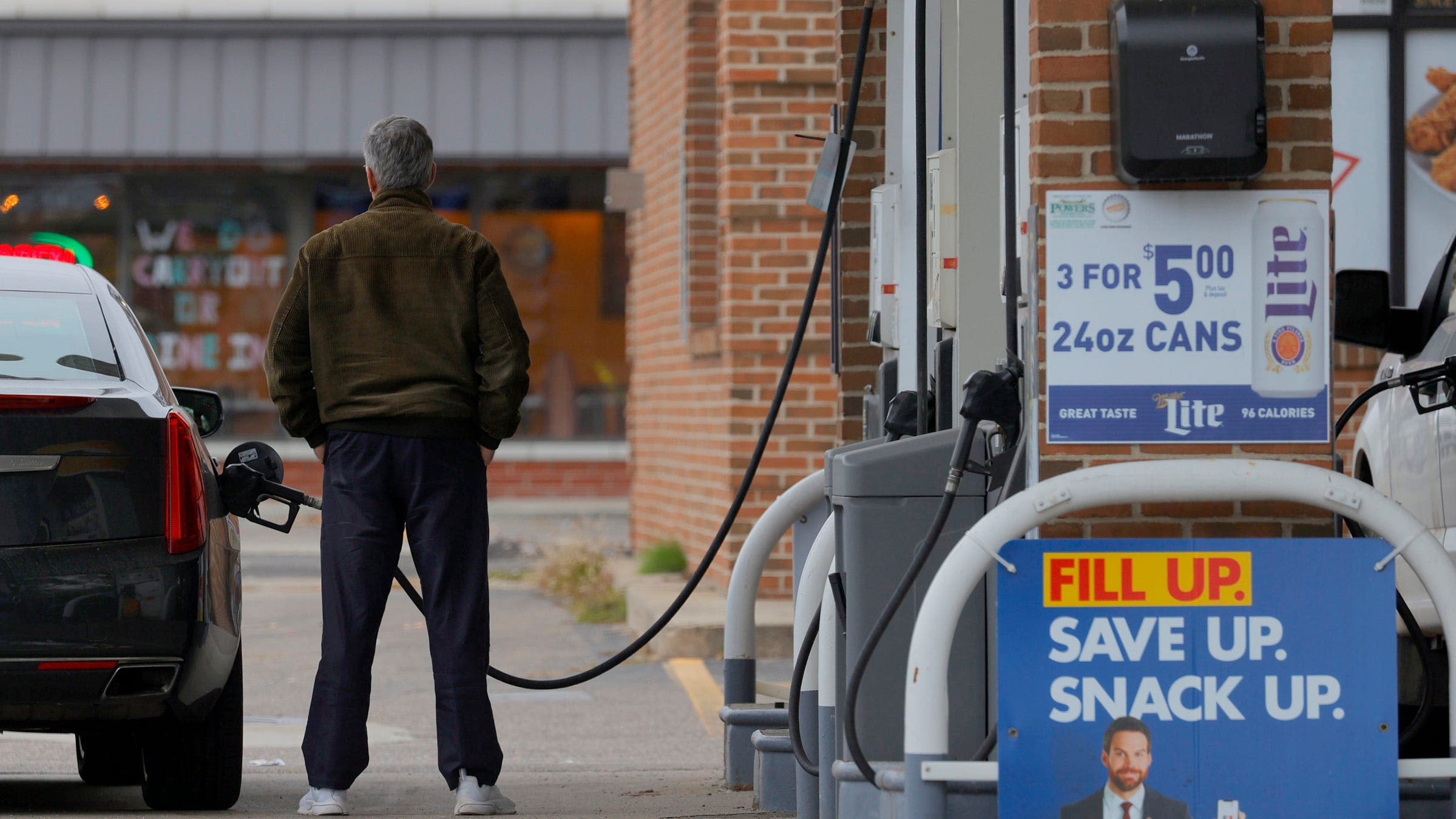 Gas prices fall more than 10 cents in Michigan as crude oil prices decline