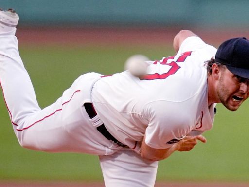 Crawford carries perfect game into 6th inning, Wong hits 3-run HR as Red Sox beat Rangers 9-4