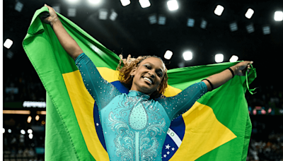 Quién es Rebeca Andrade, la gimnasta brasileña que derrotó a Simone Biles