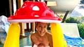 Ana Obregón celebra el quinto cumplemés de la pequeña Anita con un divertido baño en su minipiscina