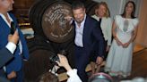 Antonio Banderas inaugura la bodega de El Pimpi en Marbella