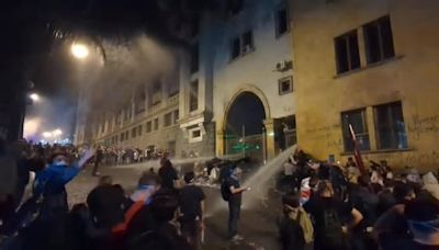 Protesta en Tiflis contra la "ley de agentes extranjeros" acaba con cargas policiales