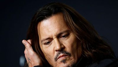 El actor Johnny Depp recurre al tarot para inspirar una colección de arte