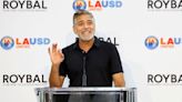 Actor George Clooney apoya a Harris como presidenta tras presionar por la salida de Biden