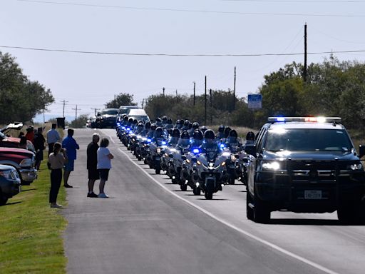 Abilene turns out for Austin police officer's interment at veterans cemetery