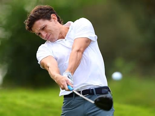 Tom Holland aparece con una dolorosa herida en la frente tras un percance en el campo de golf