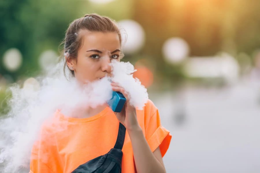 Social media use linked to higher risk of vaping, smoking
