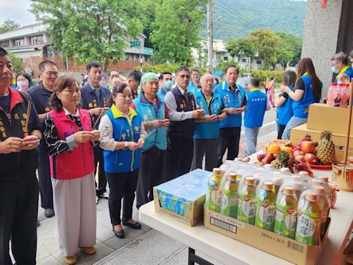 曾淑懿揹白沙屯媽祖祈福 感謝東勢巧聖仙師祖廟遶境壽豐 | 蕃新聞