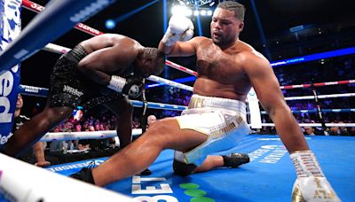 Derek Chisora floors Joe Joyce to seal unanimous decision win after thrilling heavyweight fight at The O2