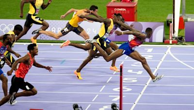 Men's 110m hurdles ends with photo finish