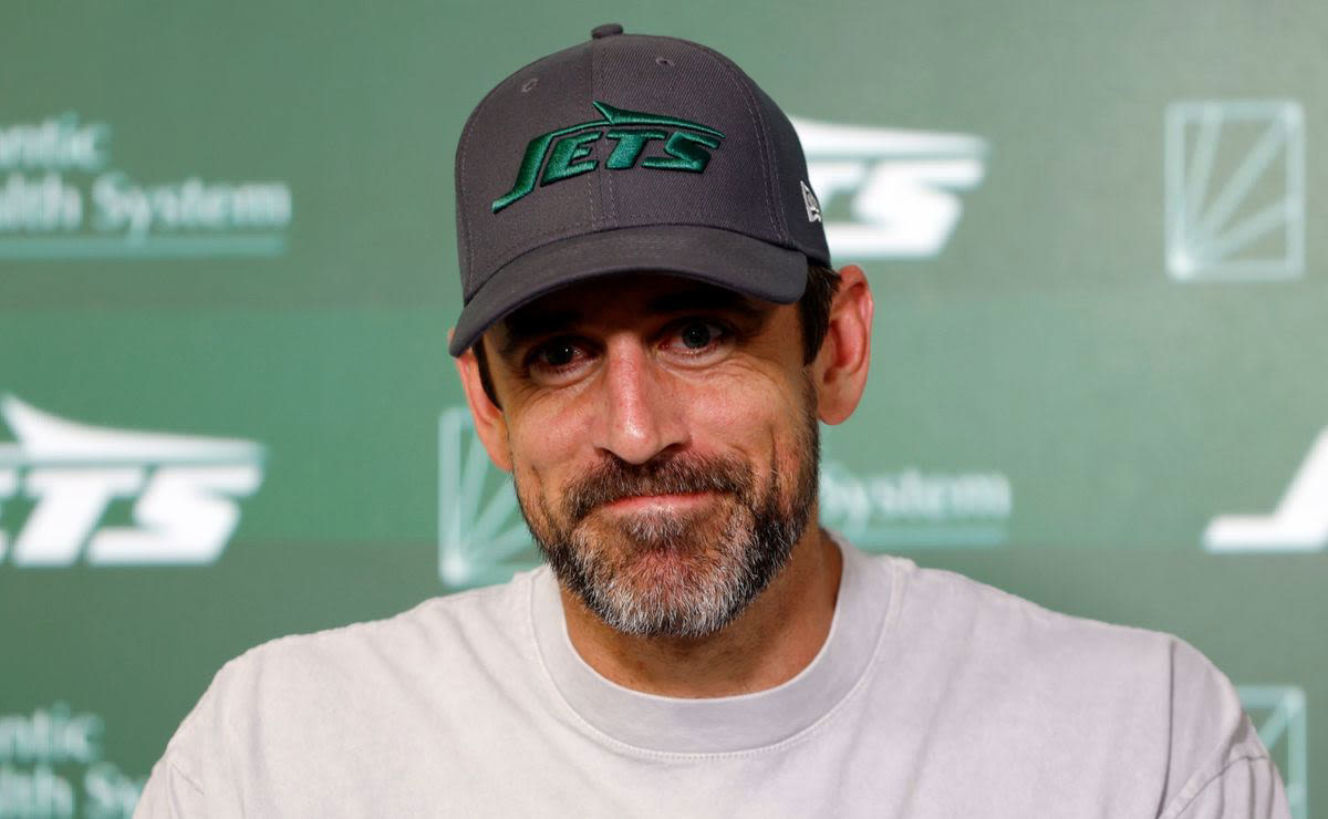 NFL News: Top-tier WR confirms talks with Aaron Rodgers to join the Jets