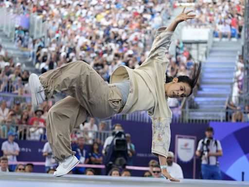 Movimientos penosos y el durag de una b-girl blanca provocan dudas sobre autenticidad del breaking