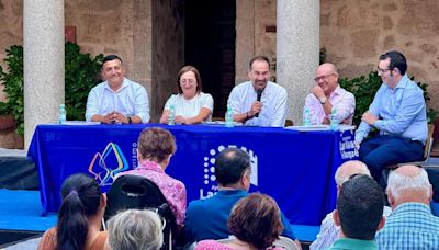 Álvaro Mateos presentó el libro 'Ávila al día. Efemérides abulenses'