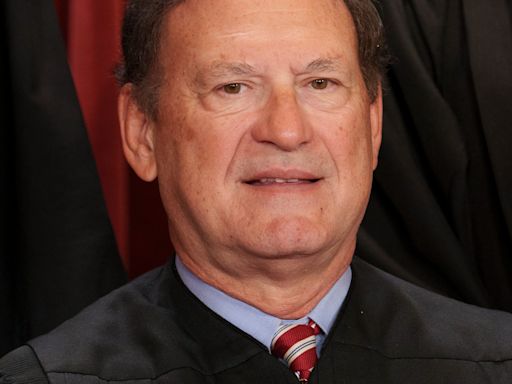 Trump at Supreme Court: Ham sandwiches and solar eclipses - Justice Alito has questions