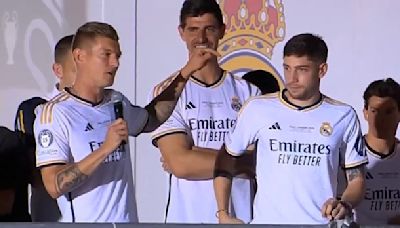 Toni Kroos nombra a Federico Valverde como el heredero de su dorsal '8' en festejos del Real Madrid - MarcaTV