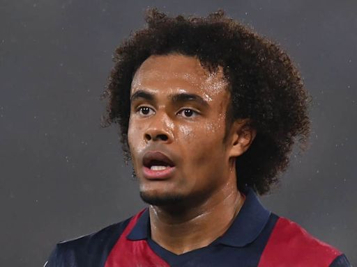 Joshua Zirkzee’s agent wants £8m commission from Man United as Bologna identify striker’s replacement