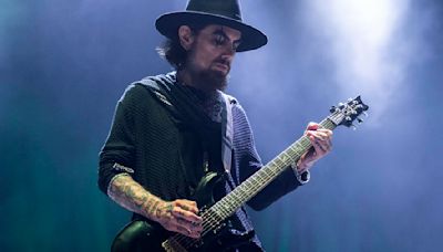 Dave Navarro Reveals Tragic Reason He Didn't Play Guitar For A Year | iHeart