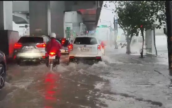 快訊/雨神前進中部！ 9縣市大雨特報「台中、苗栗」居民也要注意了