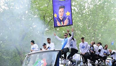 La fiesta del Inter campeón: la bandera de Lautaro y el exceso de un compañero