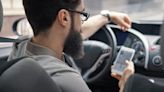 Posso usar o celular com o carro parado no trânsito ou sinal?