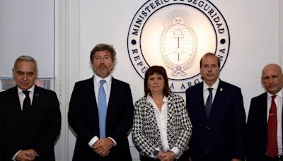 Bullrich y Mahiques firmaron un convenio para el uso del sistema federal de comunicaciones policiales